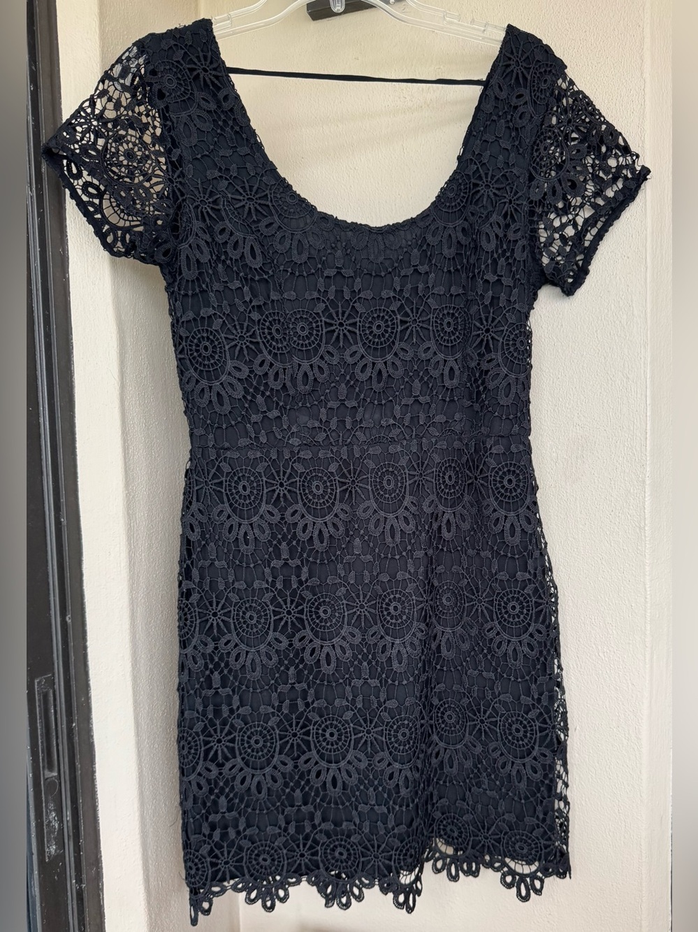 Hollister Black Floral Lace Overlay Lined Scoop Neck Sheath Dress Cap Sleeve M